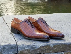 Crocodile Embossed Calfskin Lace-Up Oxford Cognac