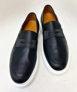 Style: 811200-Black