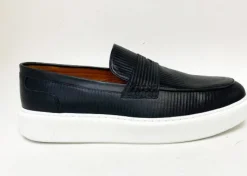 Style: 811200-Black