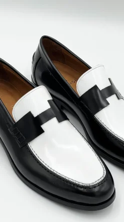 Style: 38154-Black/White