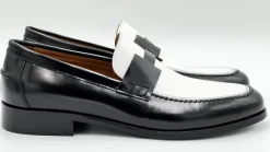 Style: 38154-Black/White