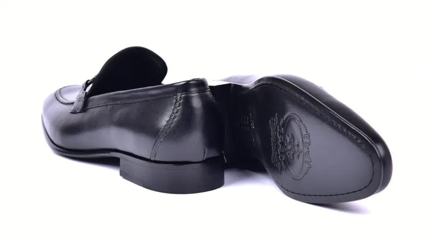 Style: 4428-Buckle-Black