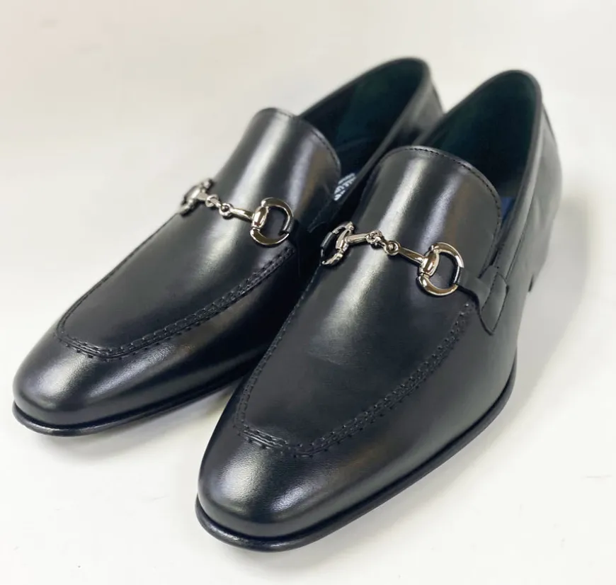 Style: 4428-Buckle-Black