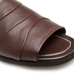 Style: R20672-Brown